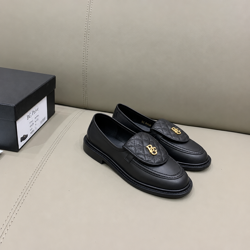 G36646 Quilted Tab Turnlock Loafers