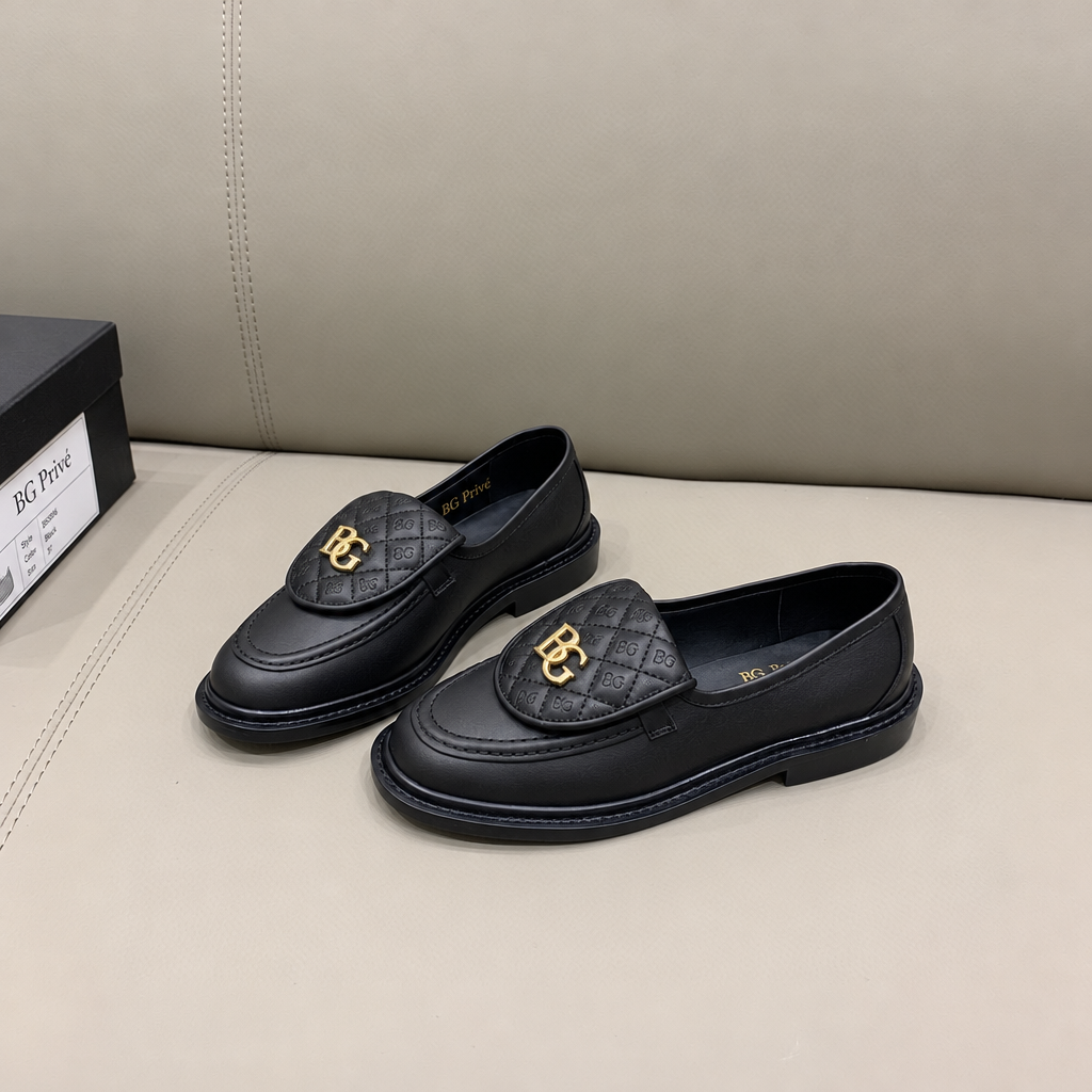 G36646 Quilted Tab Turnlock Loafers