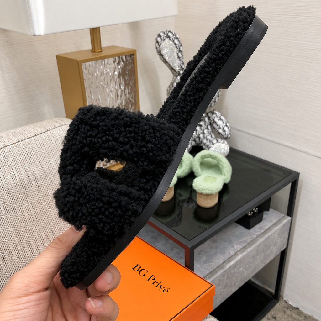 Oran Shearling Sandal in Black
