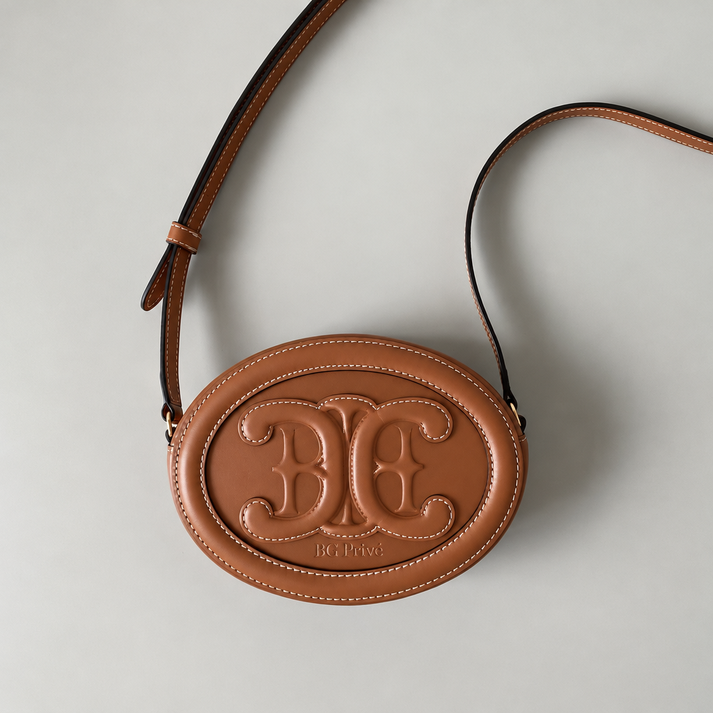 Oval Purse Cuir Triomphe in Smooth Calfskin