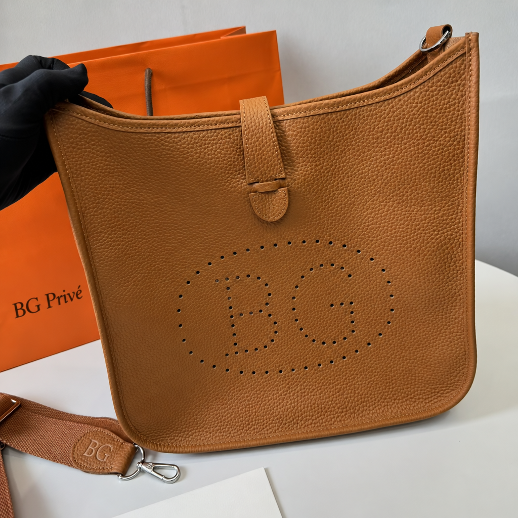 Evelyne Bag III 29 in Gold Taurillon Clemence Leather