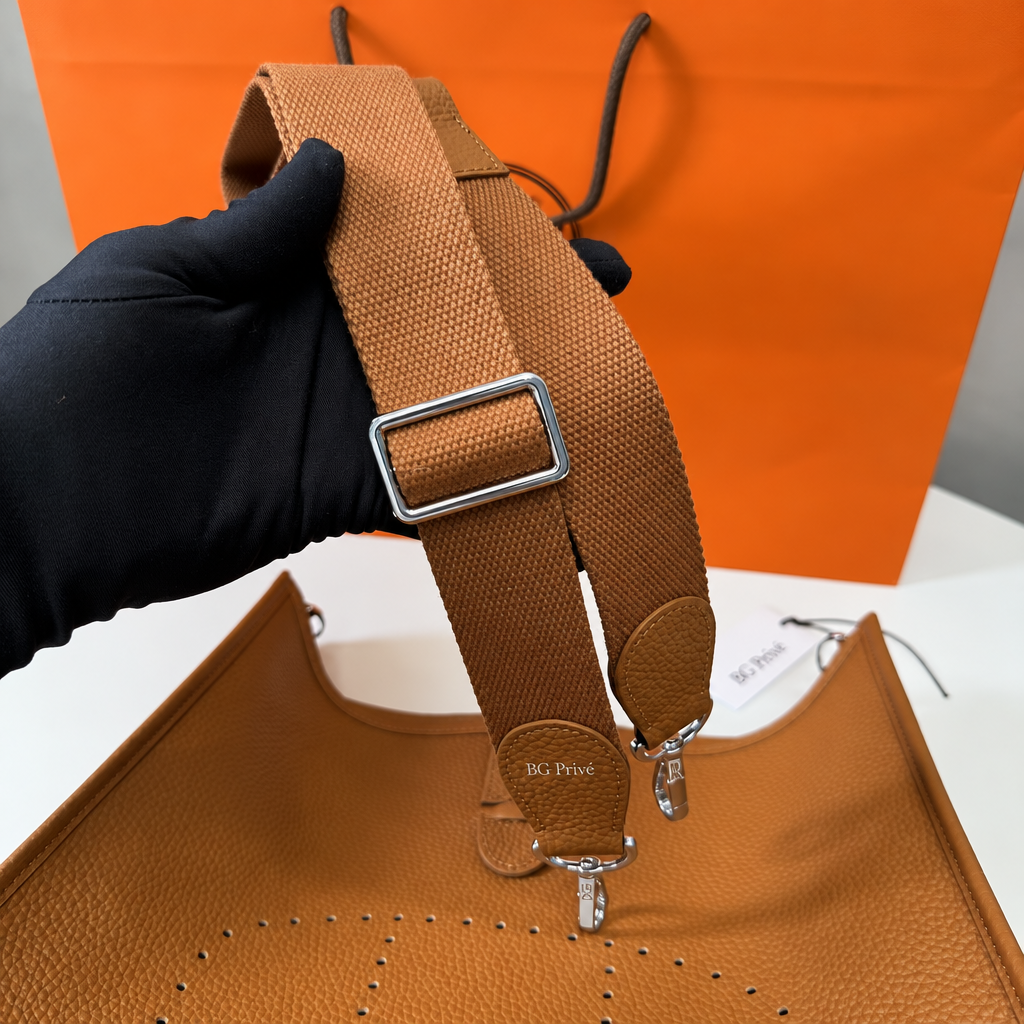 Evelyne Bag III 29 in Gold Taurillon Clemence Leather