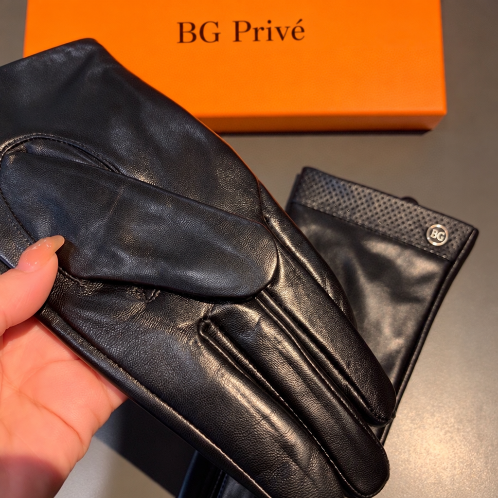 Perforated Leather Gloves