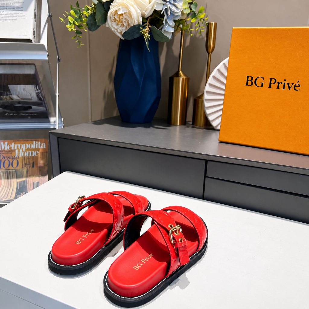 Bom Dia mule – Flat Mule in Bright Red Leather