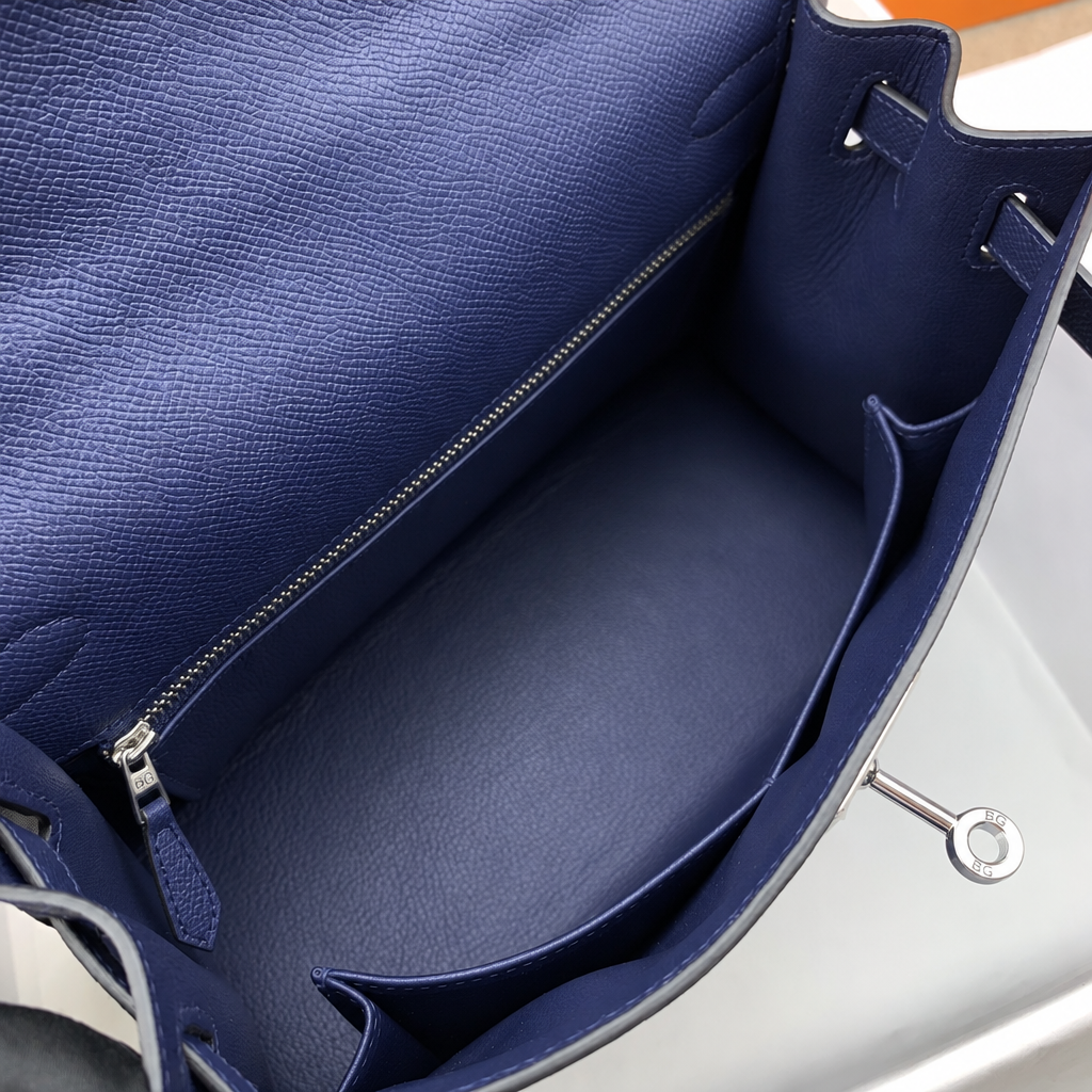 Kelly 28 Sellier Handbag in Deep Navy Blue
