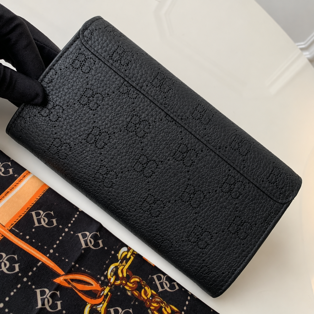 Iris Wallet in Black Mahina Leather
