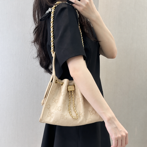 25 Small Handbag in Beige Grained Calfskin
