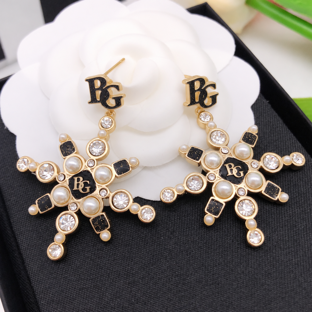 B19B Snowflake Dangle Pierced Earrings
