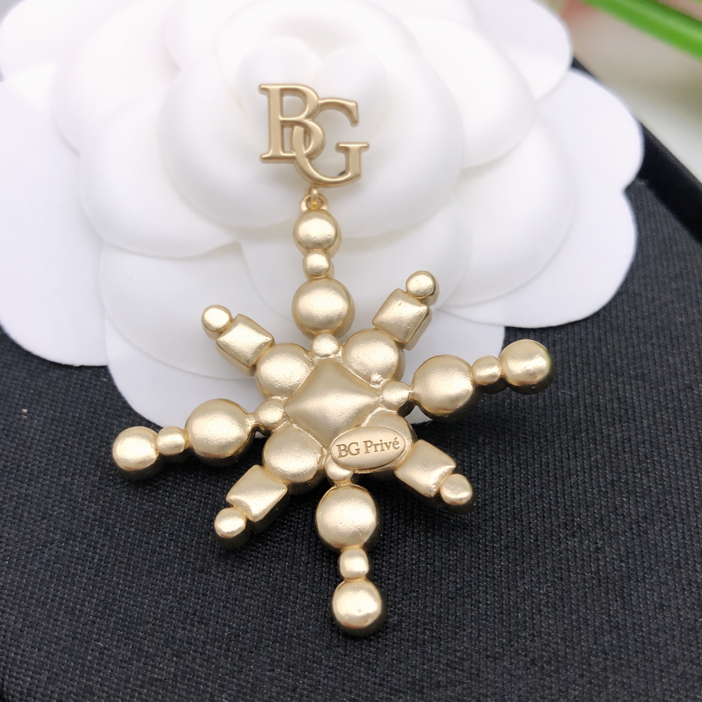 B19B Snowflake Dangle Pierced Earrings