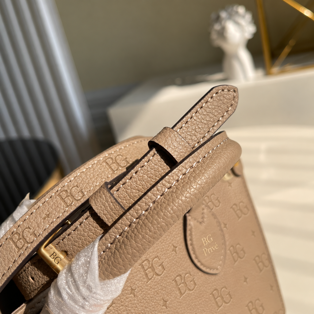 OnTheGo PM Bag in Tourterelle/Crème Bicolour Monogram Empreinte Leather