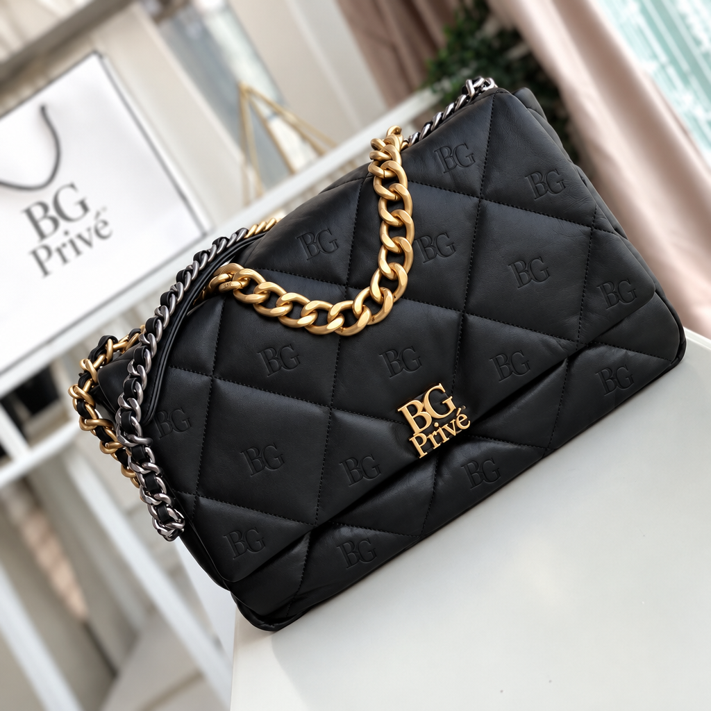 19 Maxi Handbag in Black Shiny Lambskin